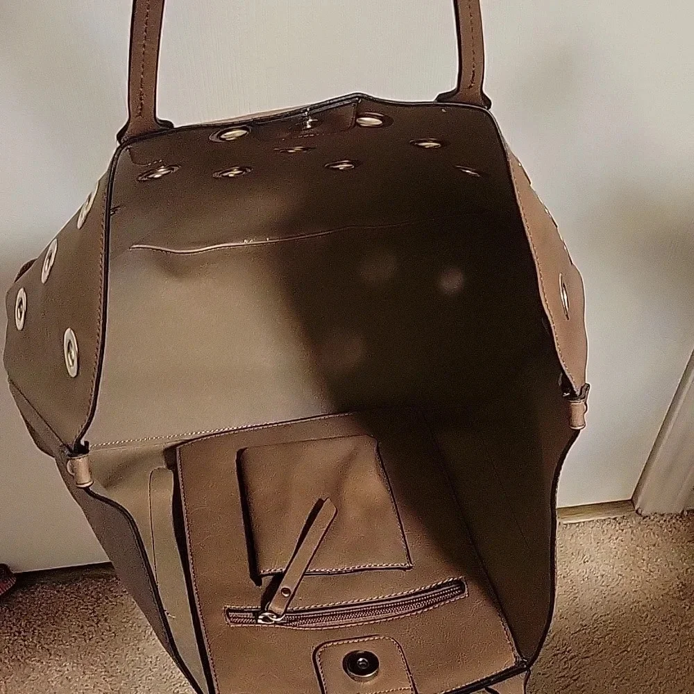 Large Tan and silver tote bag‎ - Picture 5 of 5